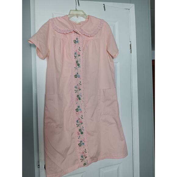 Vintage Pink Housecoat Made in the USA size Medium - Picture 1 of 4